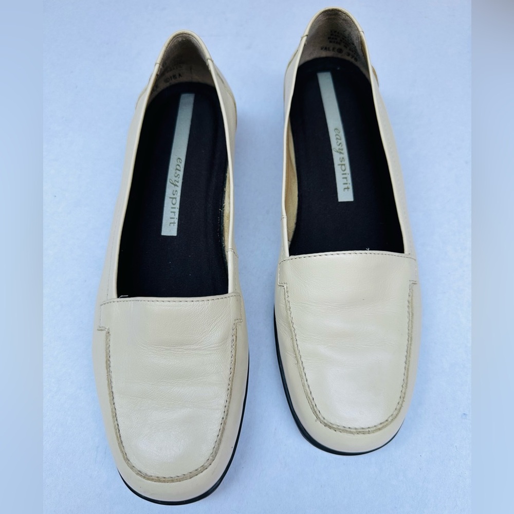 Easy Spirit Womens Ivory Leather Slip On Flat Treasure Shoes Size 7.5A